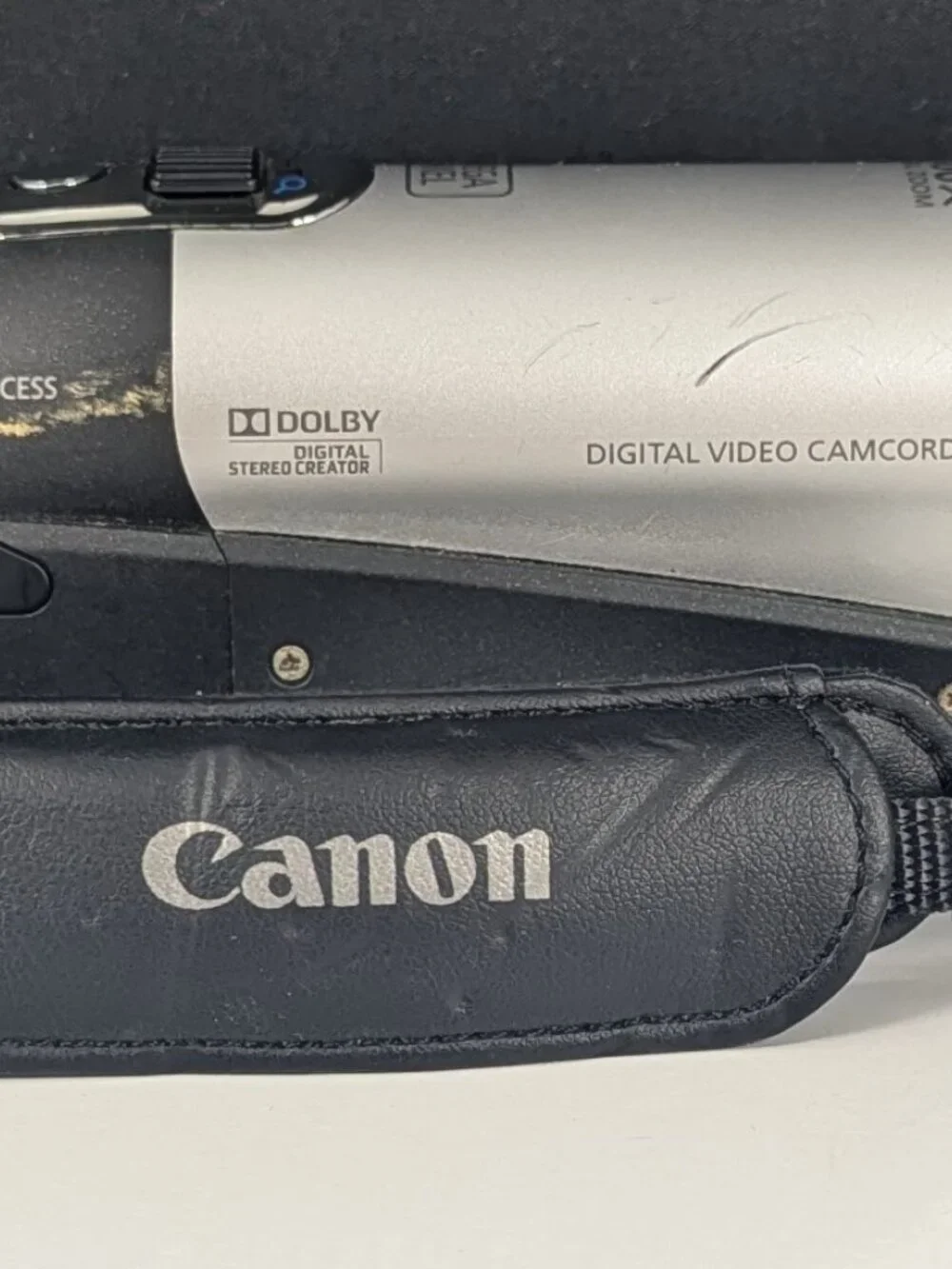 Canon FS200 Camcorder batty included: FOR PARTS NOT WORKING